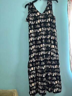 Banana Republic Black and Cream Patterned Maxi Dress